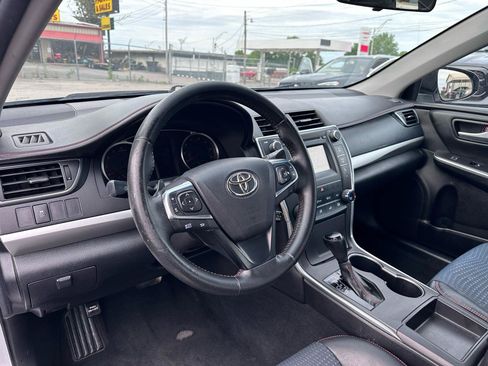 Used 2015 Toyota Camry SE FWD image 9