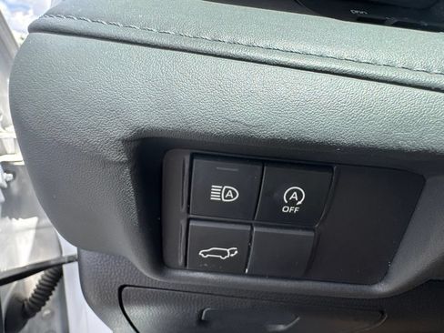 Used 2023 Toyota Highlander LE FWD image 27