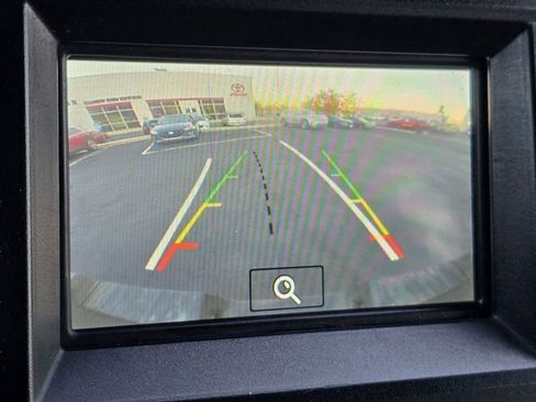 Used 2022 Ford F250 XL w/ Power Equipment Group image 5