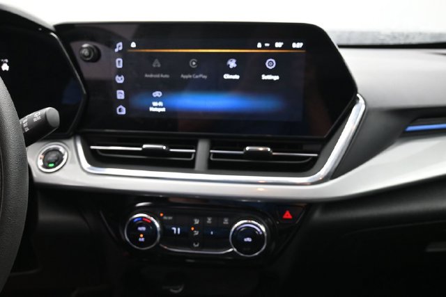 Used 2024 Chevrolet Trax LT FWD image 18