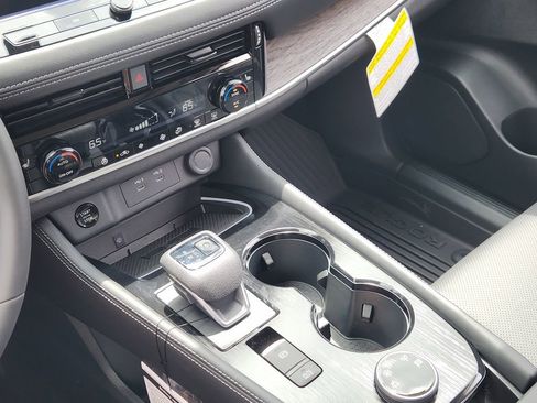 New 2026 Nissan Rogue Platinum AWD/4WD image 15