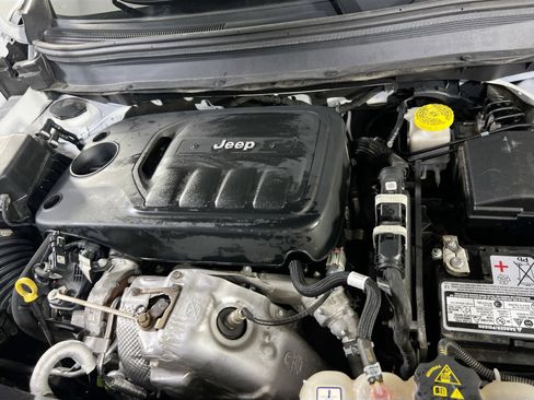Used 2022 Jeep Cherokee Limited w/ Mopar Interior Package AWD/4WD image 29