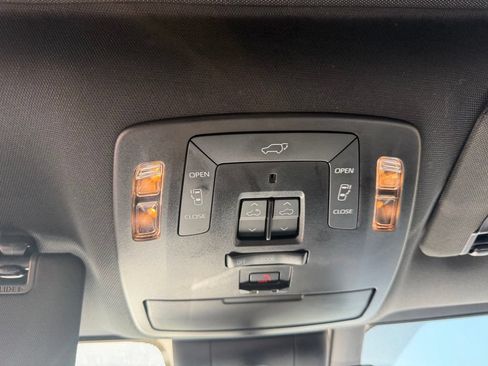 Used 2025 Toyota Sienna Platinum AWD/4WD image 15