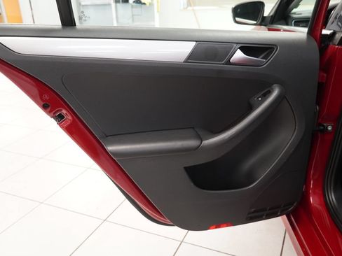 Used 2017 Volkswagen Jetta SE FWD image 25