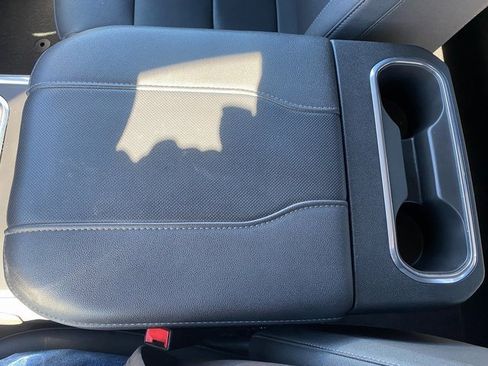 Used 2024 Chevrolet Silverado 2500 LTZ w/ LTZ Convenience Package image 20