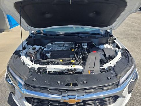 Used 2024 Chevrolet Trax LT FWD image 41