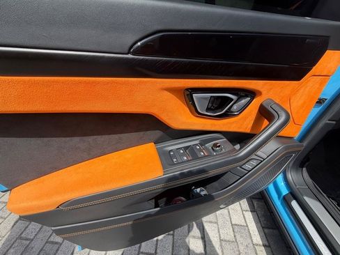 Used 2022 Lamborghini Urus AWD/4WD image 13