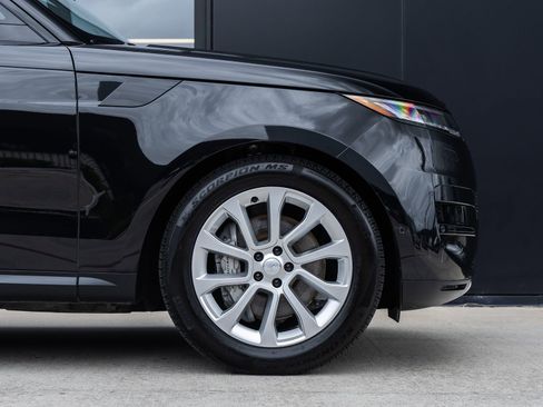 Used 2025 Land Rover Range Rover Sport SE image 11