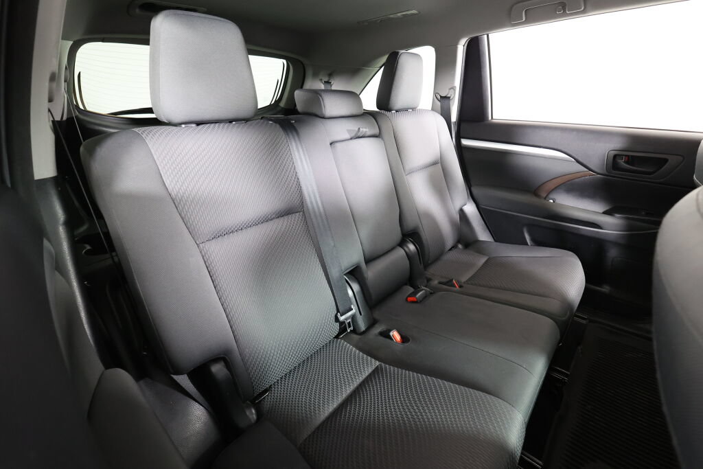 Used 2017 Toyota Highlander LE AWD/4WD image 20