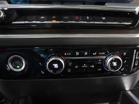 Used 2022 GMC Sierra 1500 SLT w/ SLT Convenience Package image 10