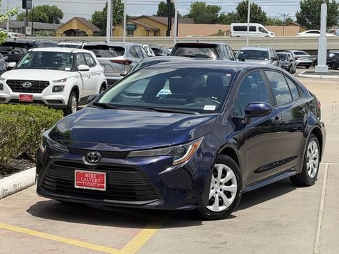 Used 2024 Toyota Corolla LE FWD image 2