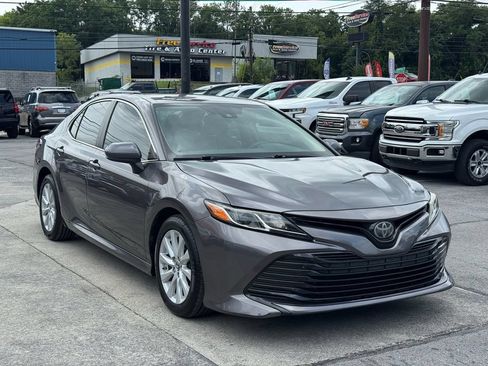 Used 2018 Toyota Camry LE FWD image 8