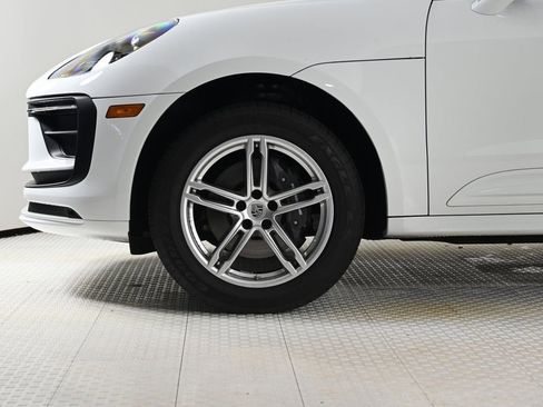 Certified 2024 Porsche Macan AWD/4WD image 28