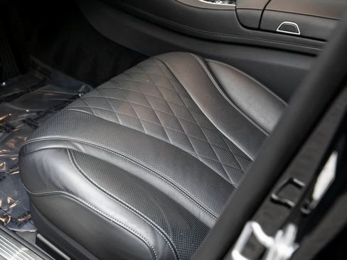 Used 2020 Mercedes-Benz Maybach S 560 4MATIC image 33