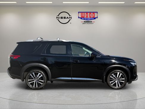 Used 2023 Nissan Pathfinder Platinum AWD/4WD image 4