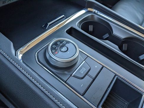 Used 2024 Ford Expedition XLT image 31