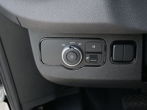 Used 2025 Mercedes-Benz Sprinter 2500 image 9