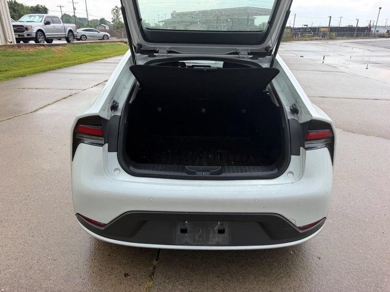 Used 2025 Toyota Prius LE FWD image 5