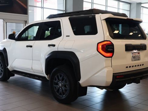 Used 2025 Toyota 4Runner SR5 AWD/4WD image 4