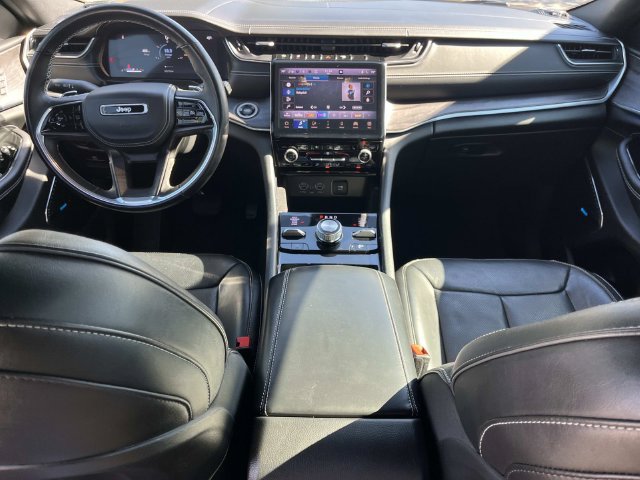 Used 2022 Jeep Grand Cherokee Overland AWD/4WD image 12