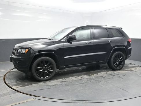 Used 2018 Jeep Grand Cherokee Altitude AWD/4WD image 3
