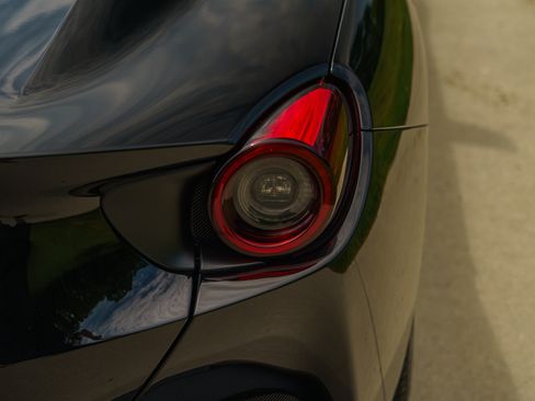 Used 2019 Ferrari Portofino RWD image 96