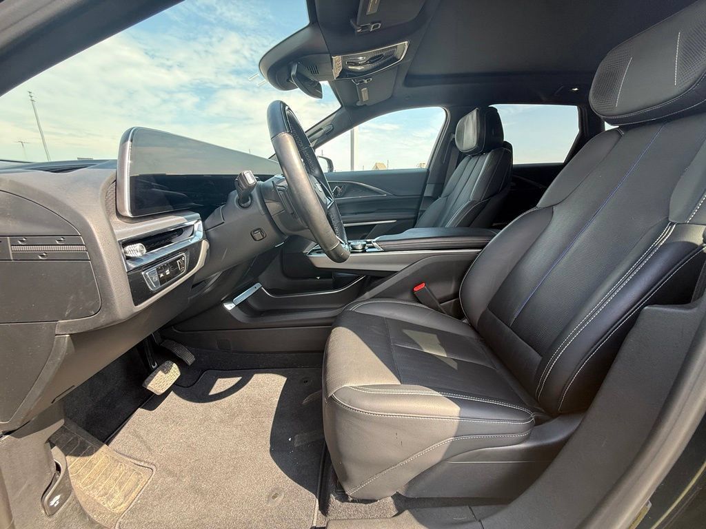 Certified 2024 Cadillac Lyriq Luxury AWD/4WD image 30