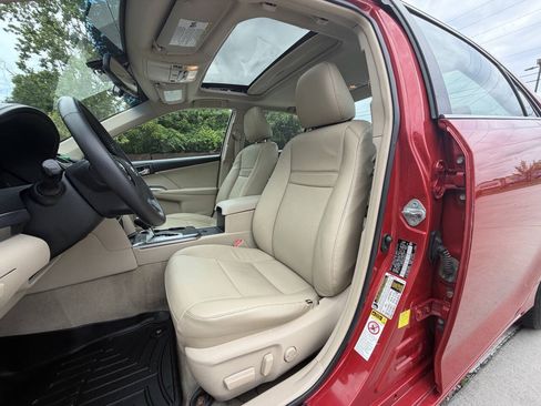 Used 2012 Toyota Camry XLE w/ Convenience Pkg FWD image 6