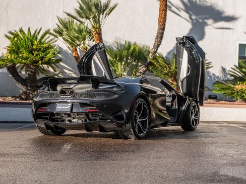 Used 2024 McLaren 750S Spider image 35