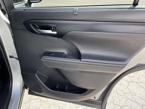 Used 2020 Toyota Highlander XLE image 22