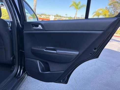 Used 2018 Kia Sportage LX FWD image 25