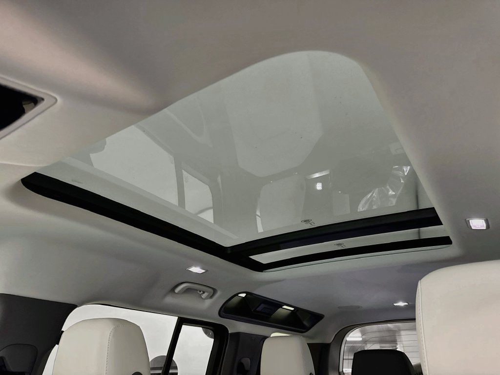 New 2026 Land Rover Defender 110 X-Dynamic SE AWD/4WD image 22