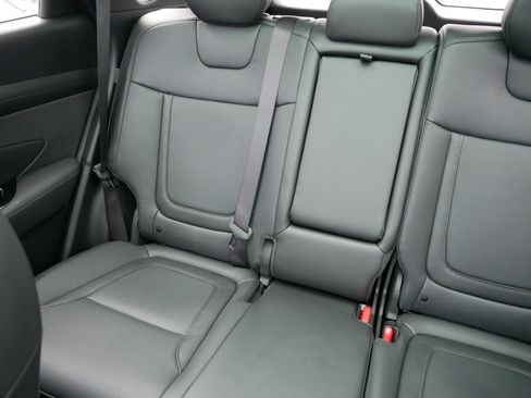 Certified 2025 Hyundai Tucson Limited AWD/4WD image 12