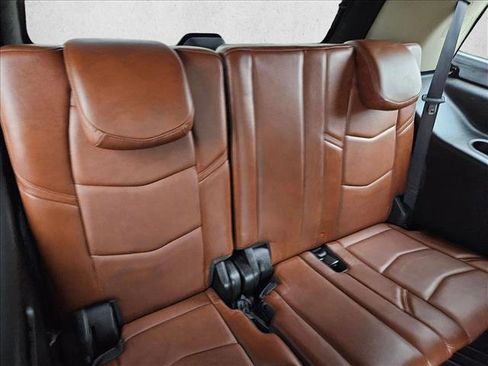 Used 2018 Cadillac Escalade Luxury image 24