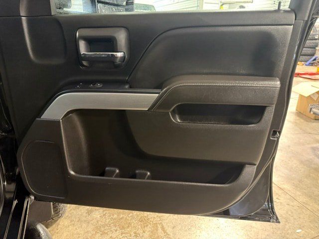 Used 2017 Chevrolet Silverado 2500 LT w/ Midnight Edition AWD/4WD image 8