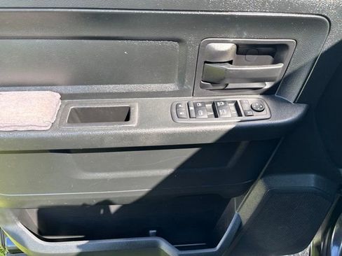 Used 2017 RAM 1500 Express AWD/4WD image 18