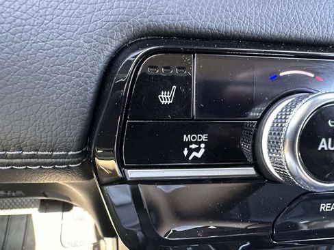 Used 2025 Honda Pilot EX-L image 26