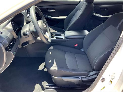 Used 2025 Nissan Sentra SV FWD image 8
