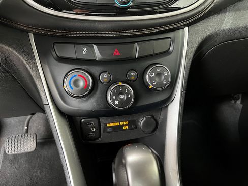 Used 2020 Chevrolet Trax LT w/ Redline Edition FWD image 16