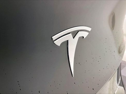 Used 2022 Tesla Model Y Long Range image 32