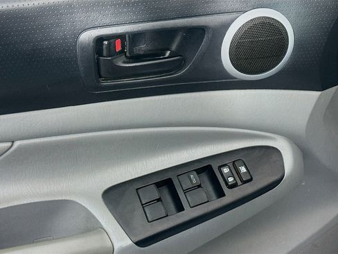 Used 2015 Toyota Tacoma PreRunner w/ SR5 Package image 15