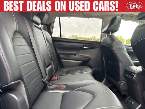 Used 2021 Toyota Highlander XLE AWD/4WD image 38
