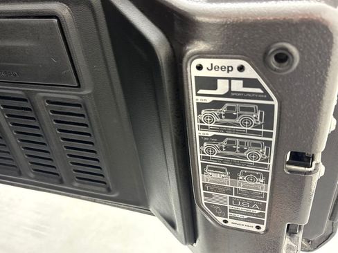 Used 2023 Jeep Wrangler Unlimited Sport AWD/4WD image 19