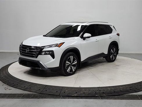 Used 2025 Nissan Rogue SL w/ SL Premium Package image 3