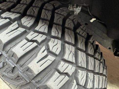 Used 2024 Ford Bronco Everglades image 29