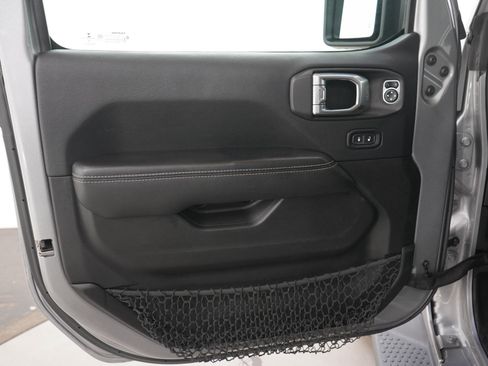 Used 2018 Jeep Wrangler Unlimited Sahara AWD/4WD image 20