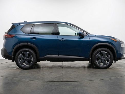 Used 2025 Nissan Rogue SV AWD/4WD image 11