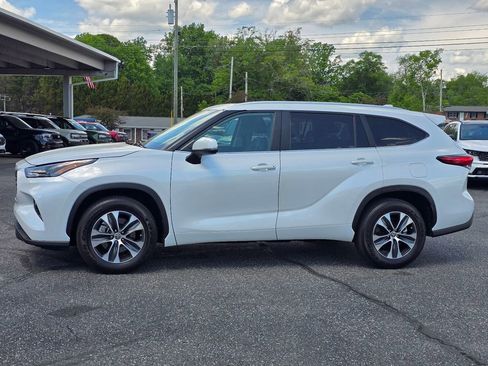 Used 2023 Toyota Highlander XLE FWD image 23