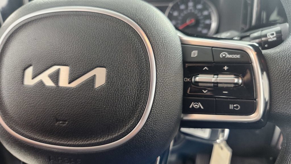 Used 2023 Kia Sorento LX AWD/4WD image 25