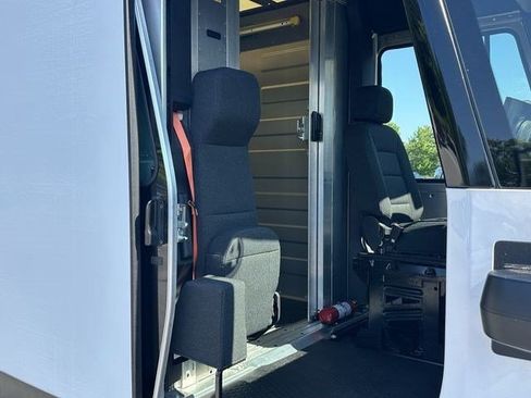 Used 2024 Chevrolet Brightdrop 400 w/ Commercial Equipment Package AWD/4WD image 6